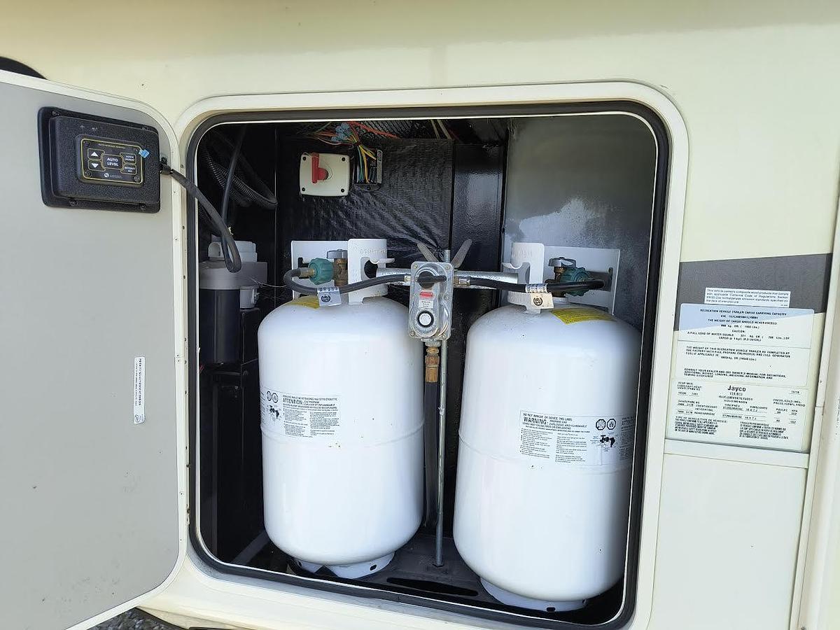 Used 2019 Jayco North Point 37BHFS