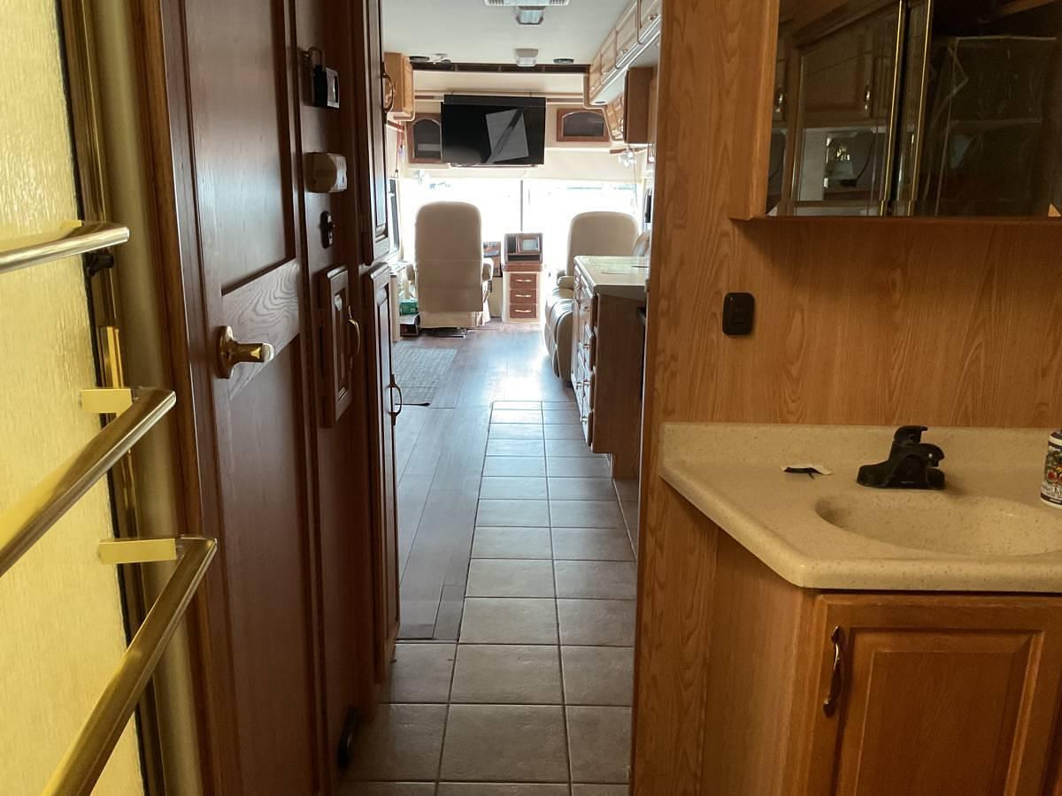 Used 2005 Alfa See Ya 40’ Diesel Pusher