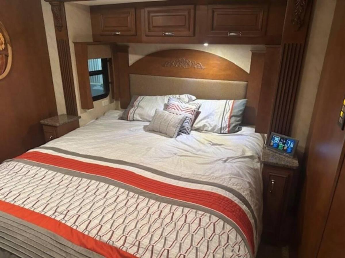 Used 2010 Entegra Cornerstone 45RB