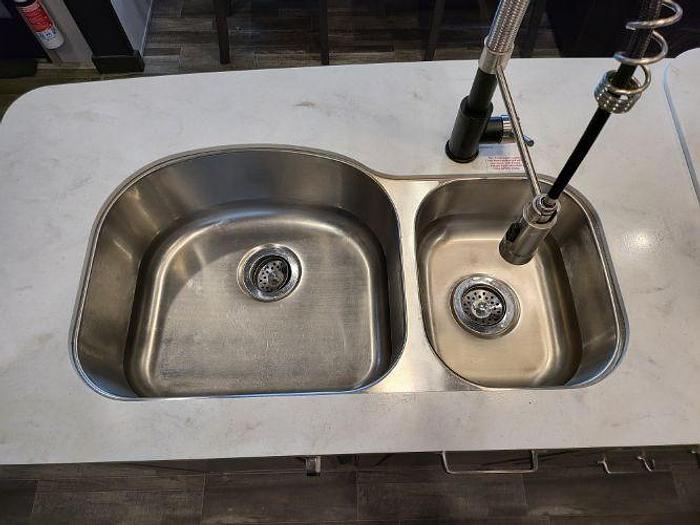 Used 2022 Keystone Avalanche 390 DS