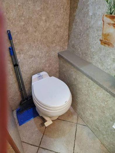 Used 2005 Coachmen Sports Coach Elite