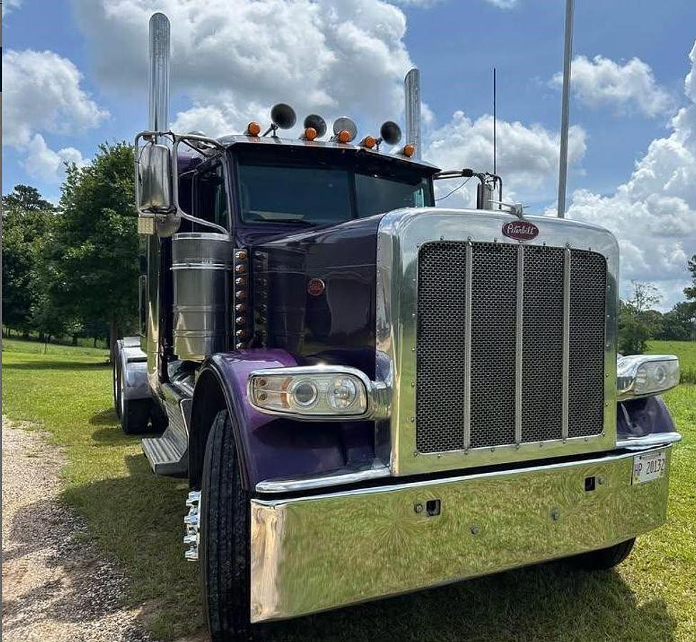 Used 2019 Peterbilt 389 Conventional Sleeper Cab