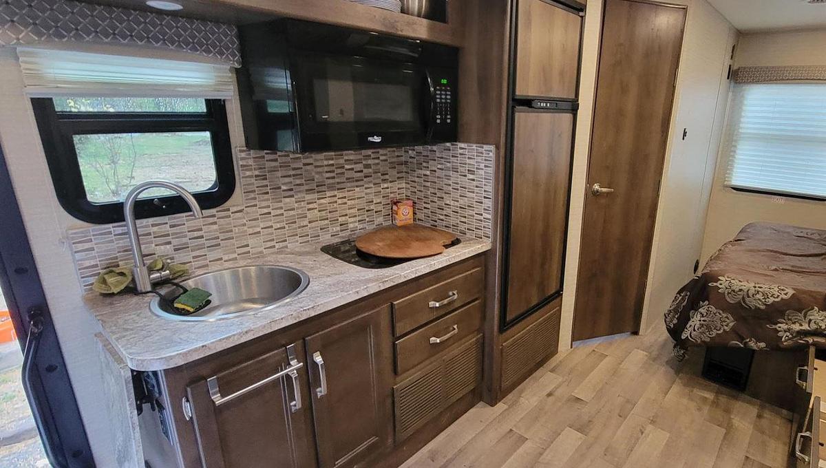 Used 2020 JAYCO MELBOURNE 24L Class C Motorhome
