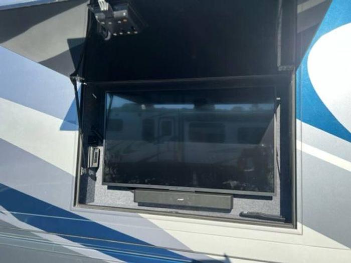 Used 2019 Newmar VENTANA 4054