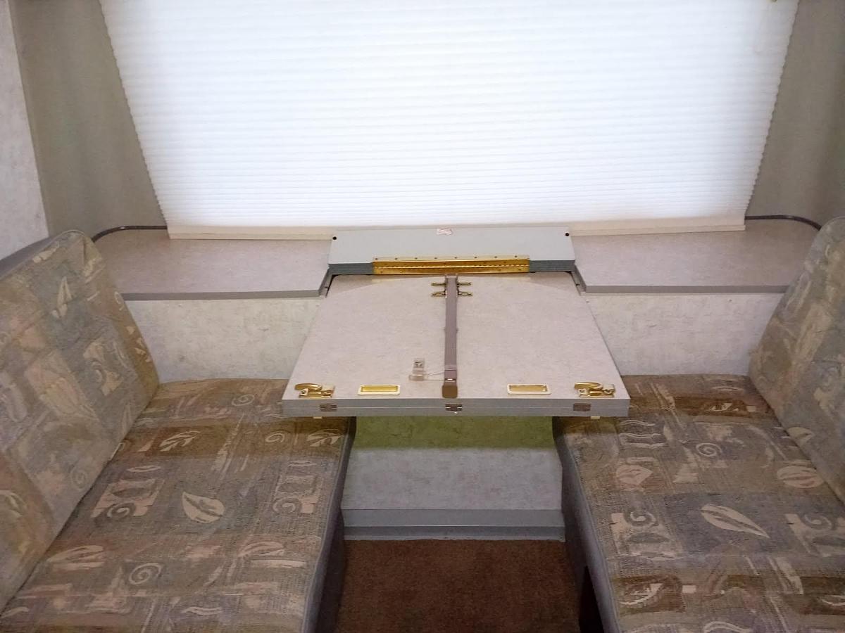 Used 2005 Winnebago Rialta