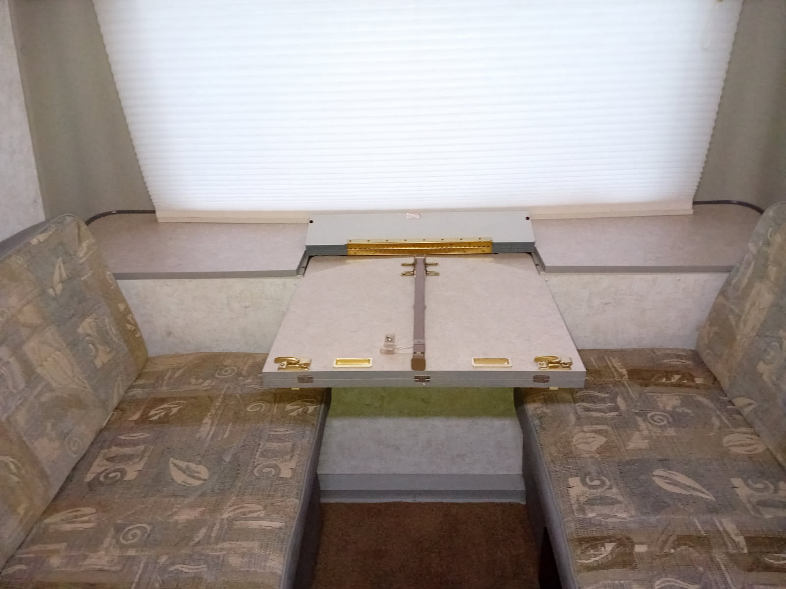 Used 2005 Winnebago Rialta