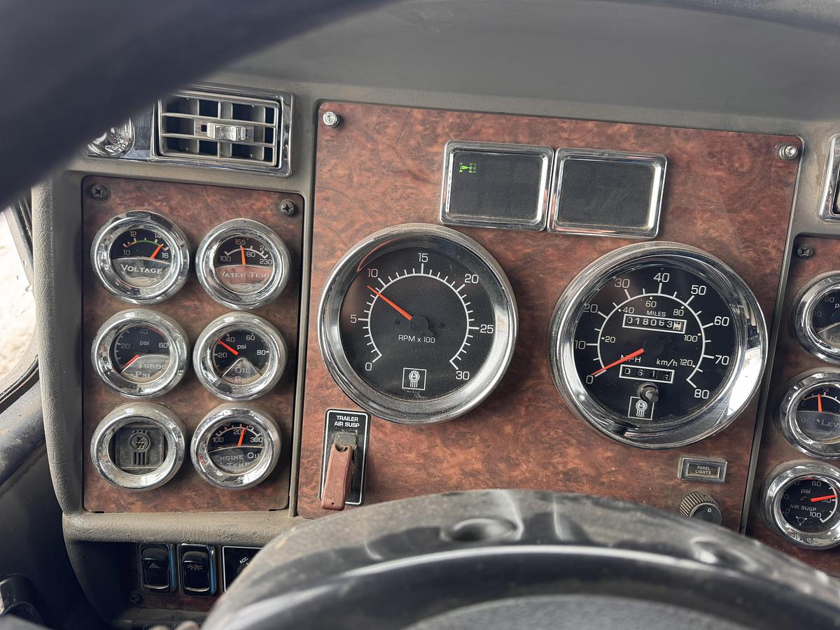 Used 2004 Kenworth T800 Conventional Sleeper Semi