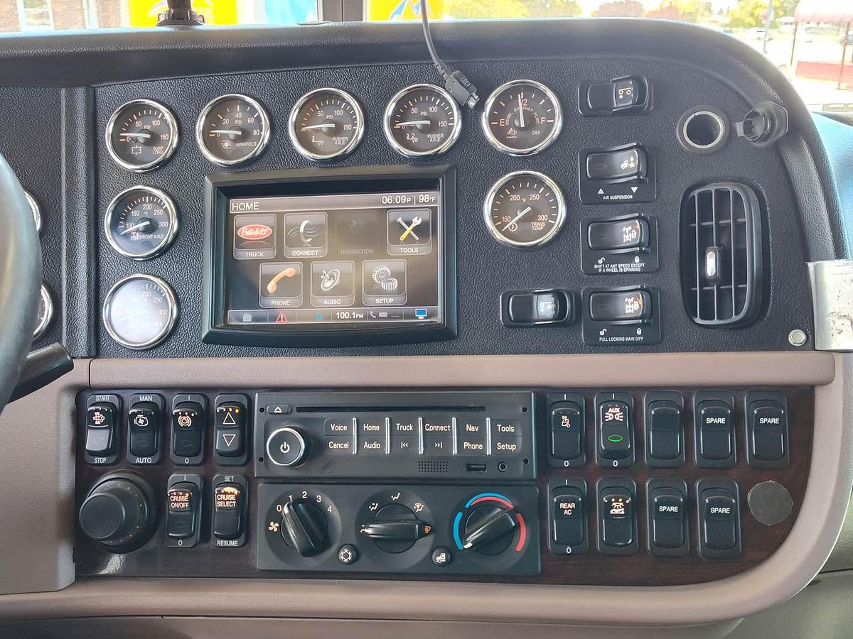 Used 2015 Peterbilt 389 Sleeper Semi Truck