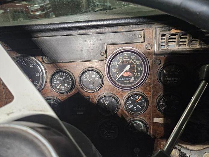 Used 1993 Peterbilt 379 Manure Spreader