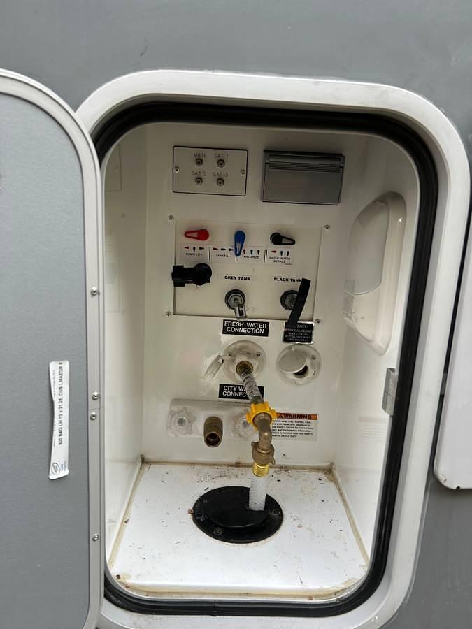 Used 2015 Open Range Light 318RLS