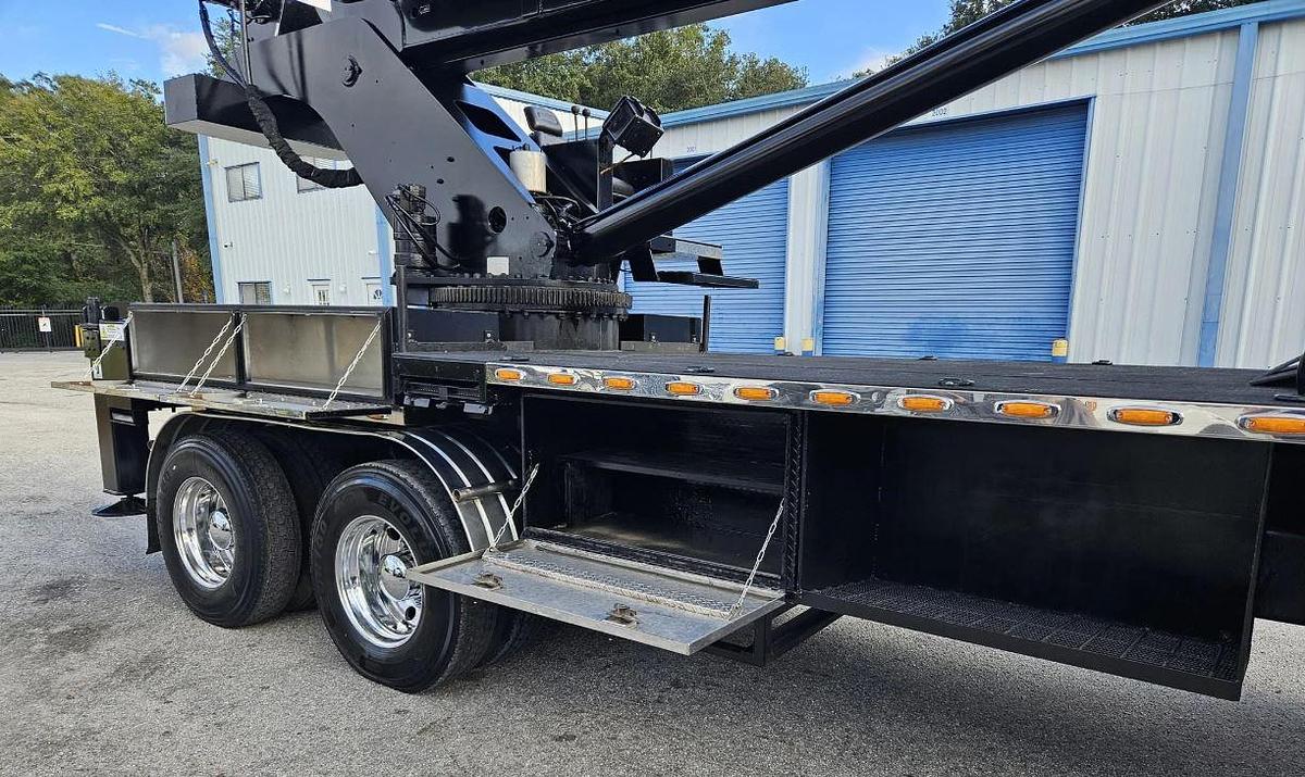 Used 2003 Peterbilt 357 Crane