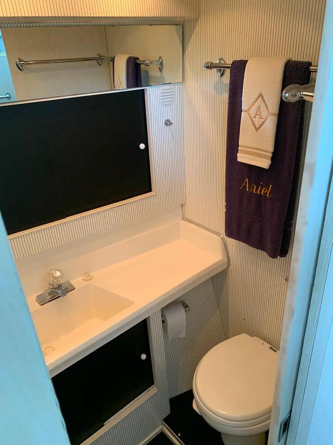 Used 1972 Chris Craft Commander 42ft