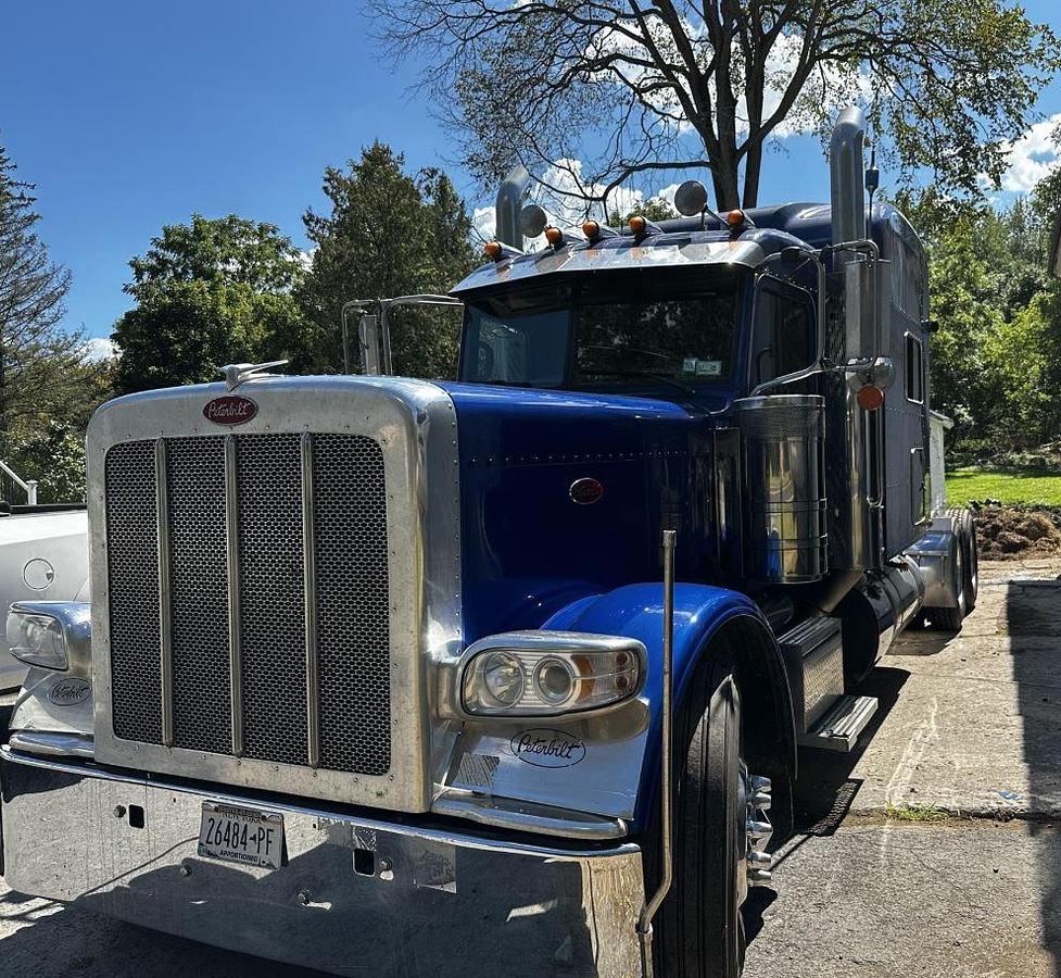 Used 2023 PETERBILT 389 Conventional Sleeper Semi