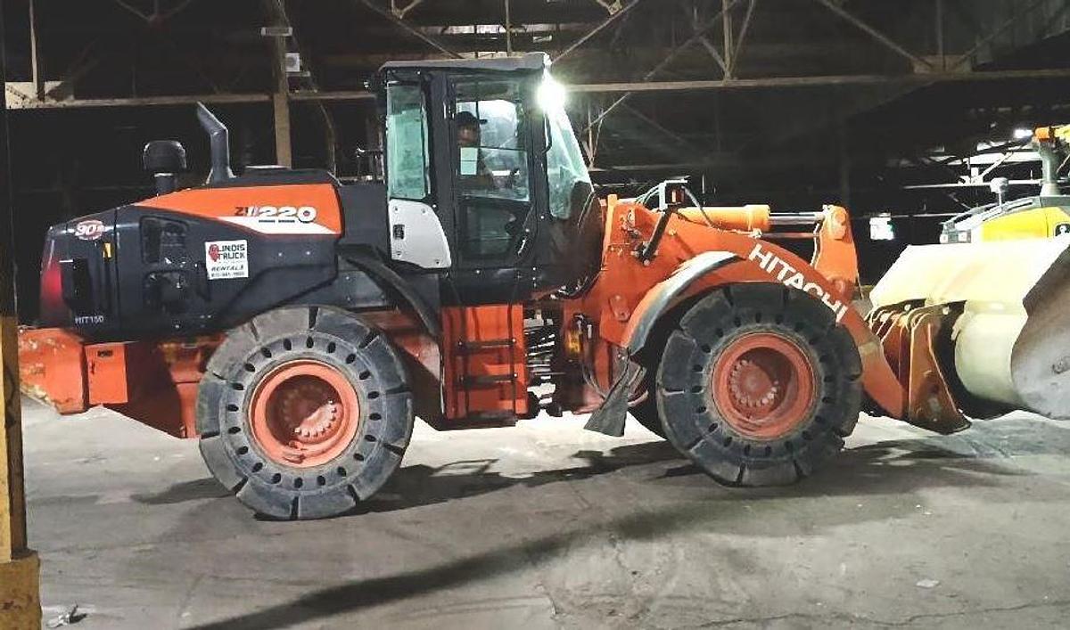Used 2018 HITACHI ZW220-6