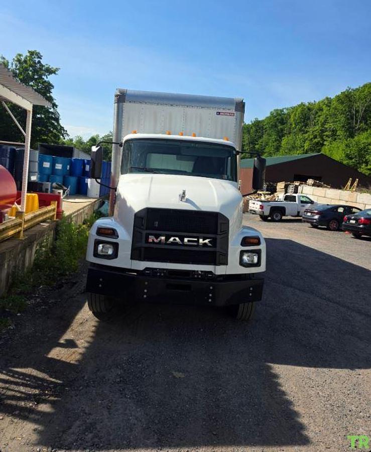 Used 2022 Mack MD Box Truck
