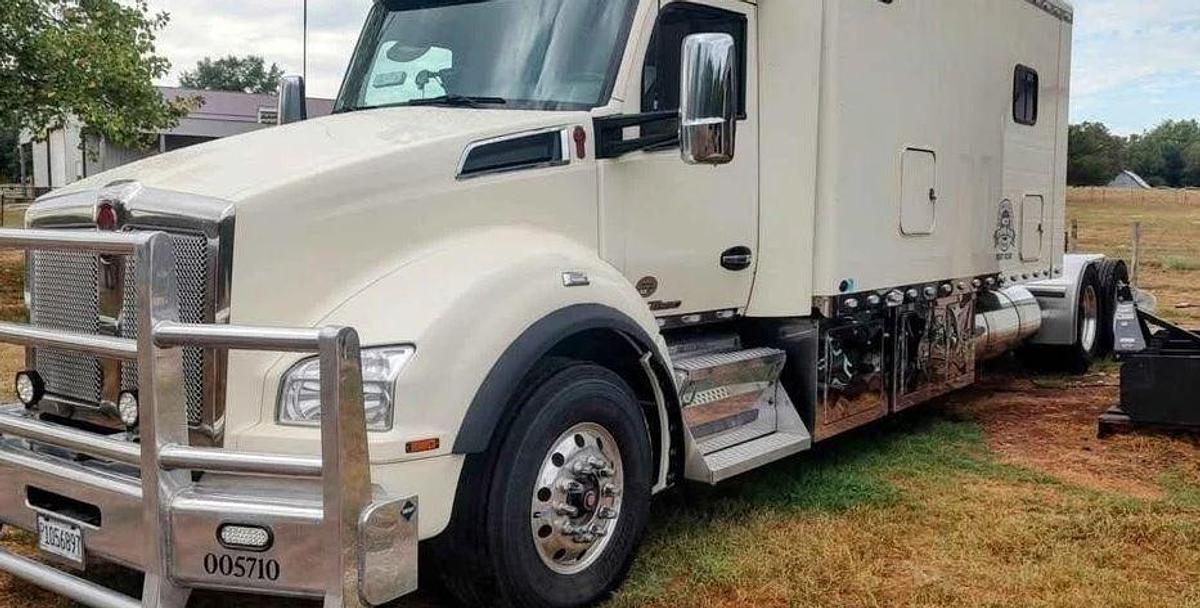 Used 2021 Kenworth T880