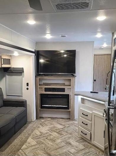 Used 2023 Palomino Puma Destination 39DBT