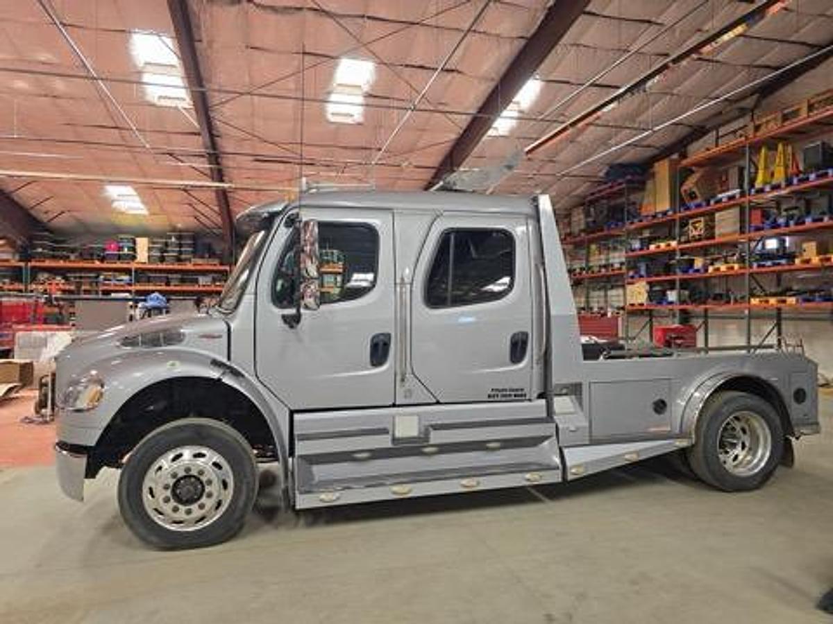 Used 2014 Freightliner Sport Chassis w/ 40' TPD Gooseneck Stacker
