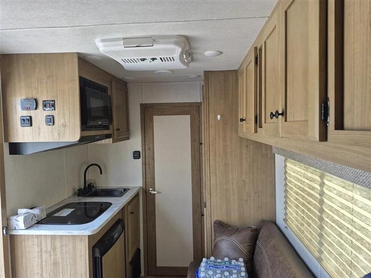 Used 2024 Lakota Colt 3 Horse Trailer