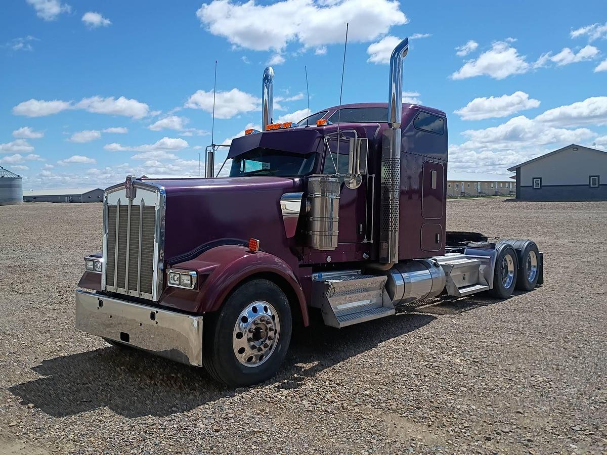 Used 2019 Kenworth W900