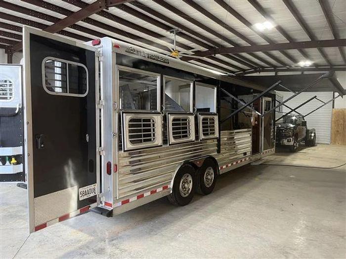 Used 2014 Elite 3 Horse Slant Load