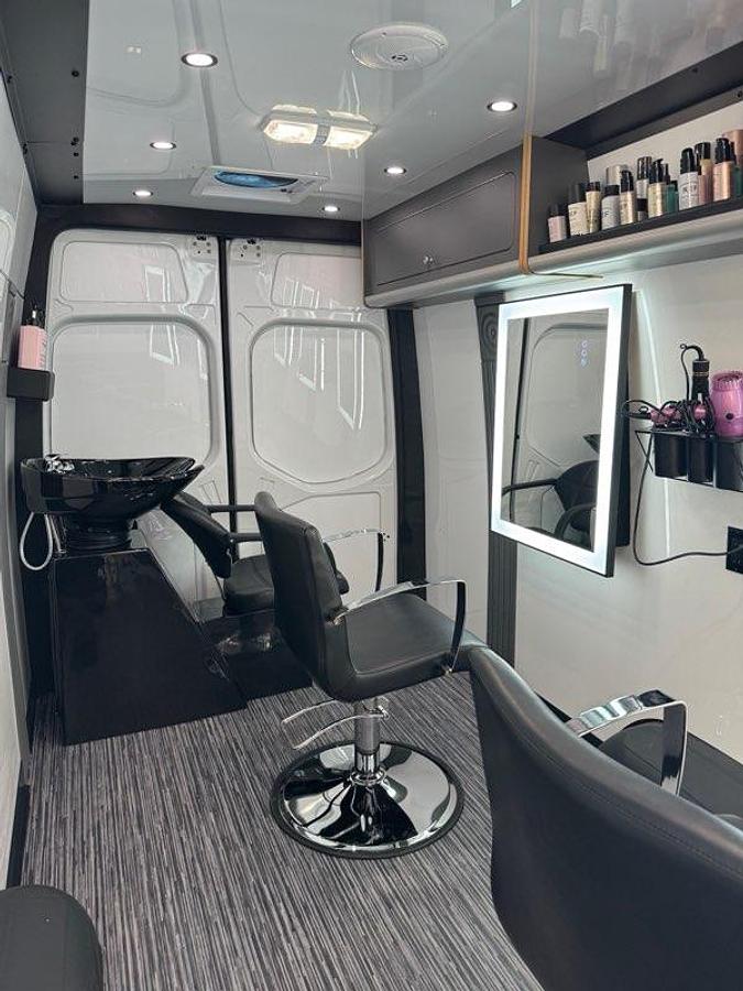 Used Salon Mobile Vehicle With Wash Bowl