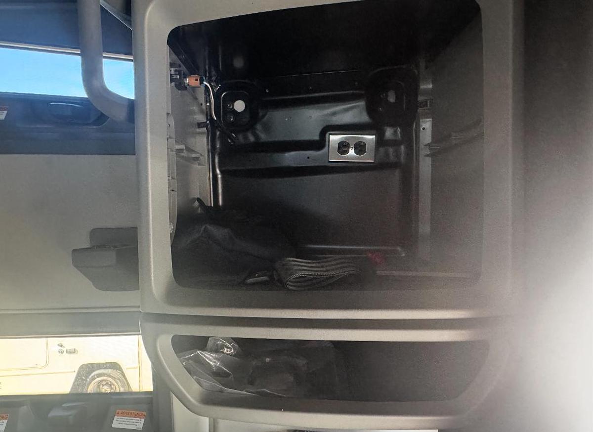 Used 2025 Volvo VNL 760 Sleeper Semi Truck