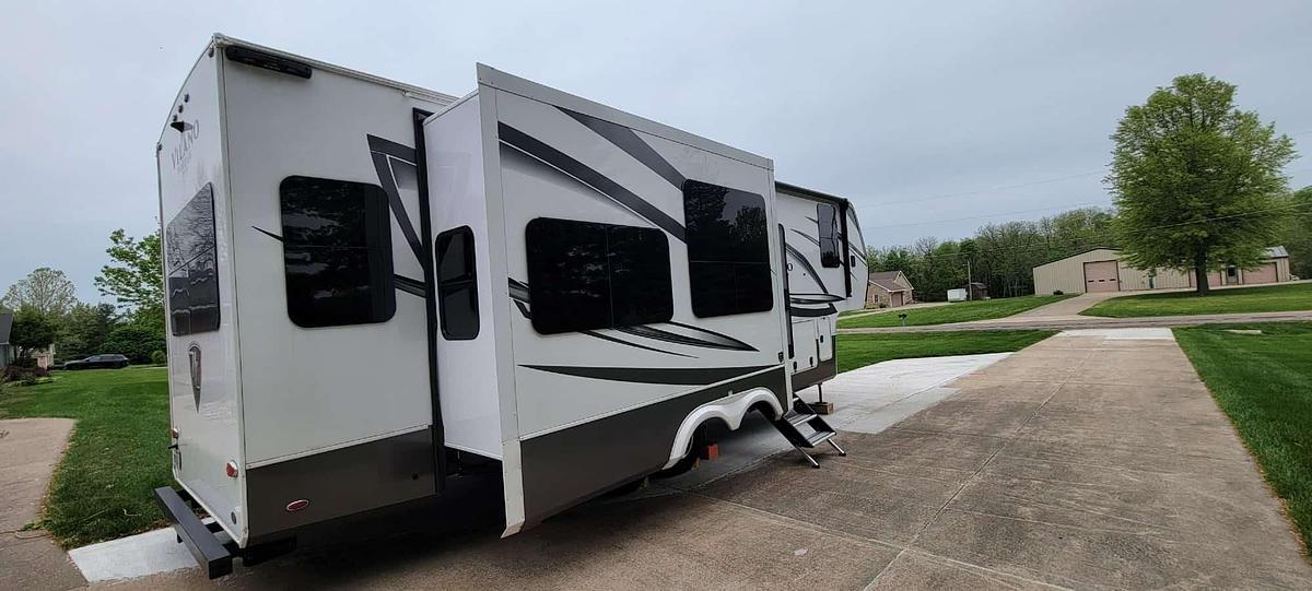 Used 2023 Vanleigh Vilano 320GK Fifth Wheel