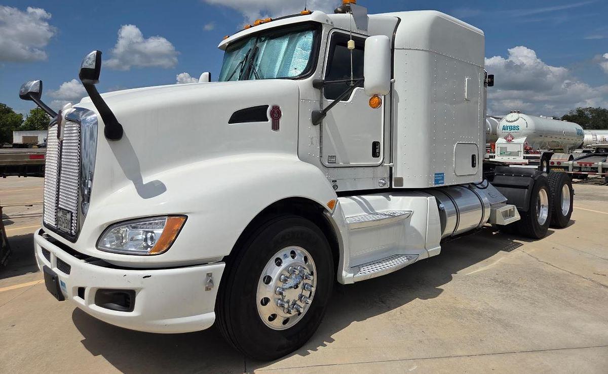 Used 2016 KENWORTH T660 Conventional Sleeper Semi