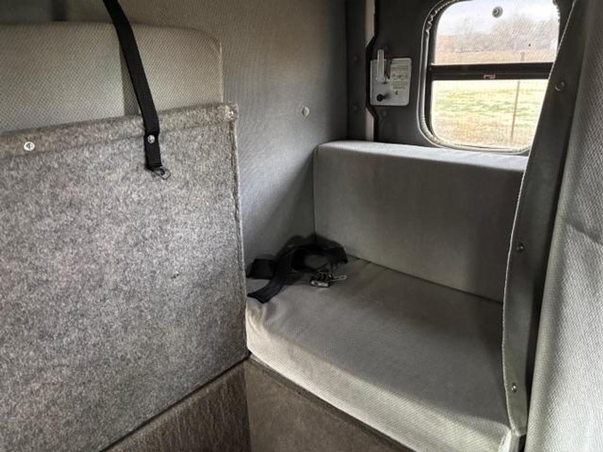 Used 2001 KENWORTH T300