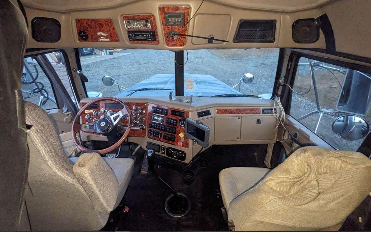 Used 2006 Western Star 4900 Conventional Sleeper Cab