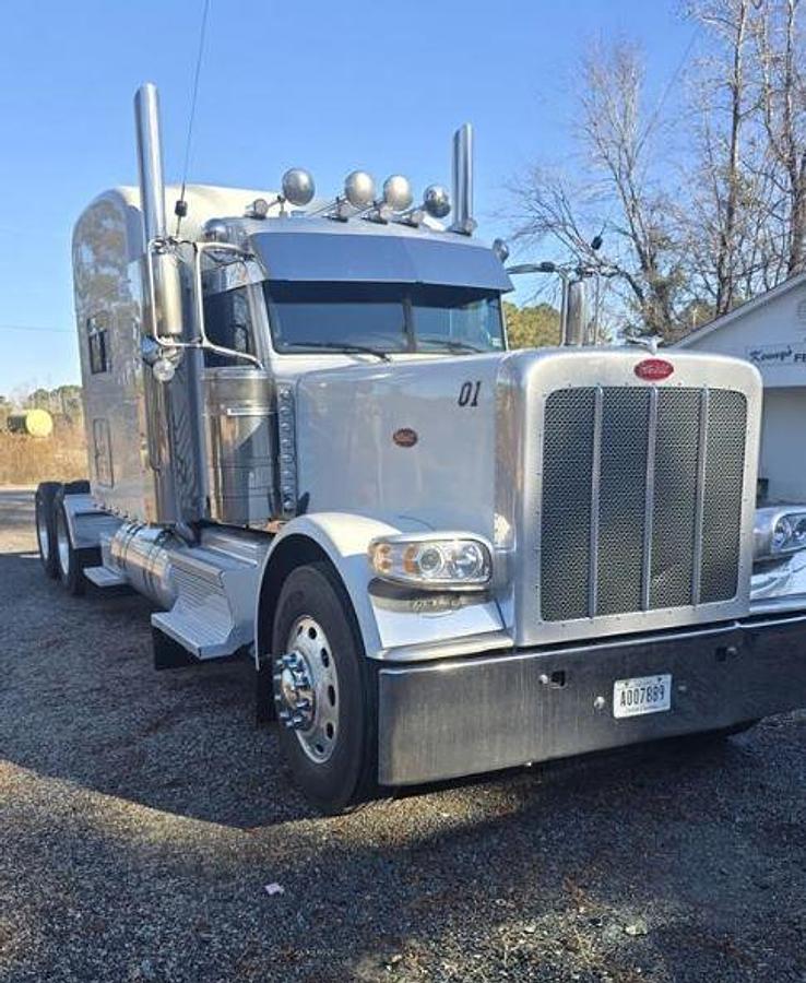 Used 2020 Peterbilt 389 Sleeper Semi Truck