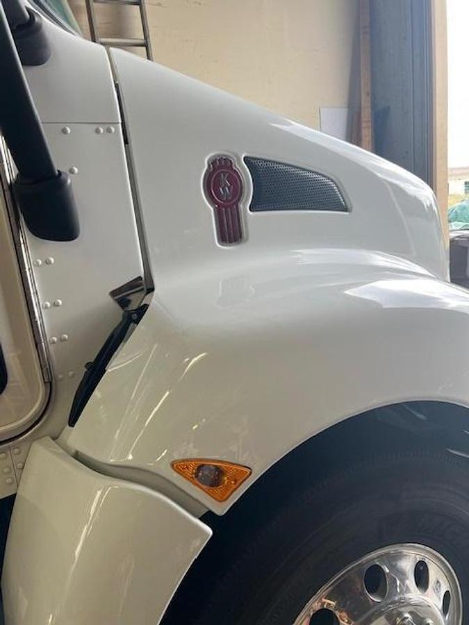 Used 2015 Kenworth T370 Truck with Box & Generator