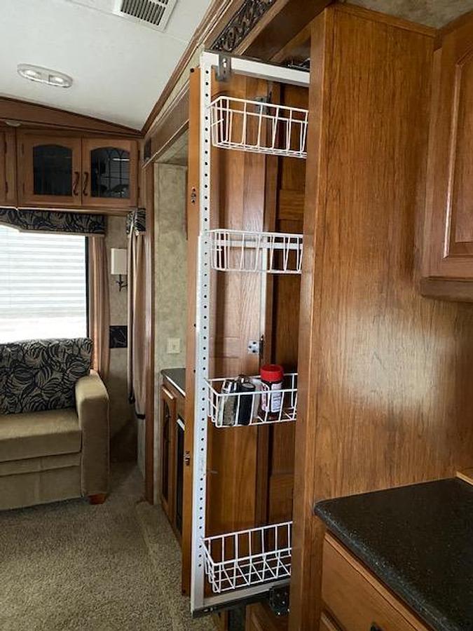 Used 2012 Keystone Montana Hickory Edition 33582RL Fifth Wheel