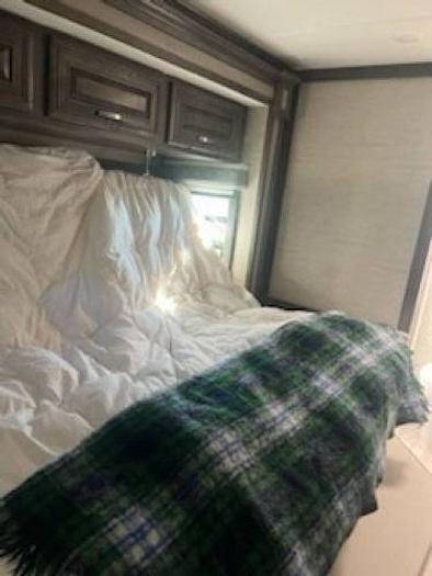 Used 2022 Jayco Seneca 37K