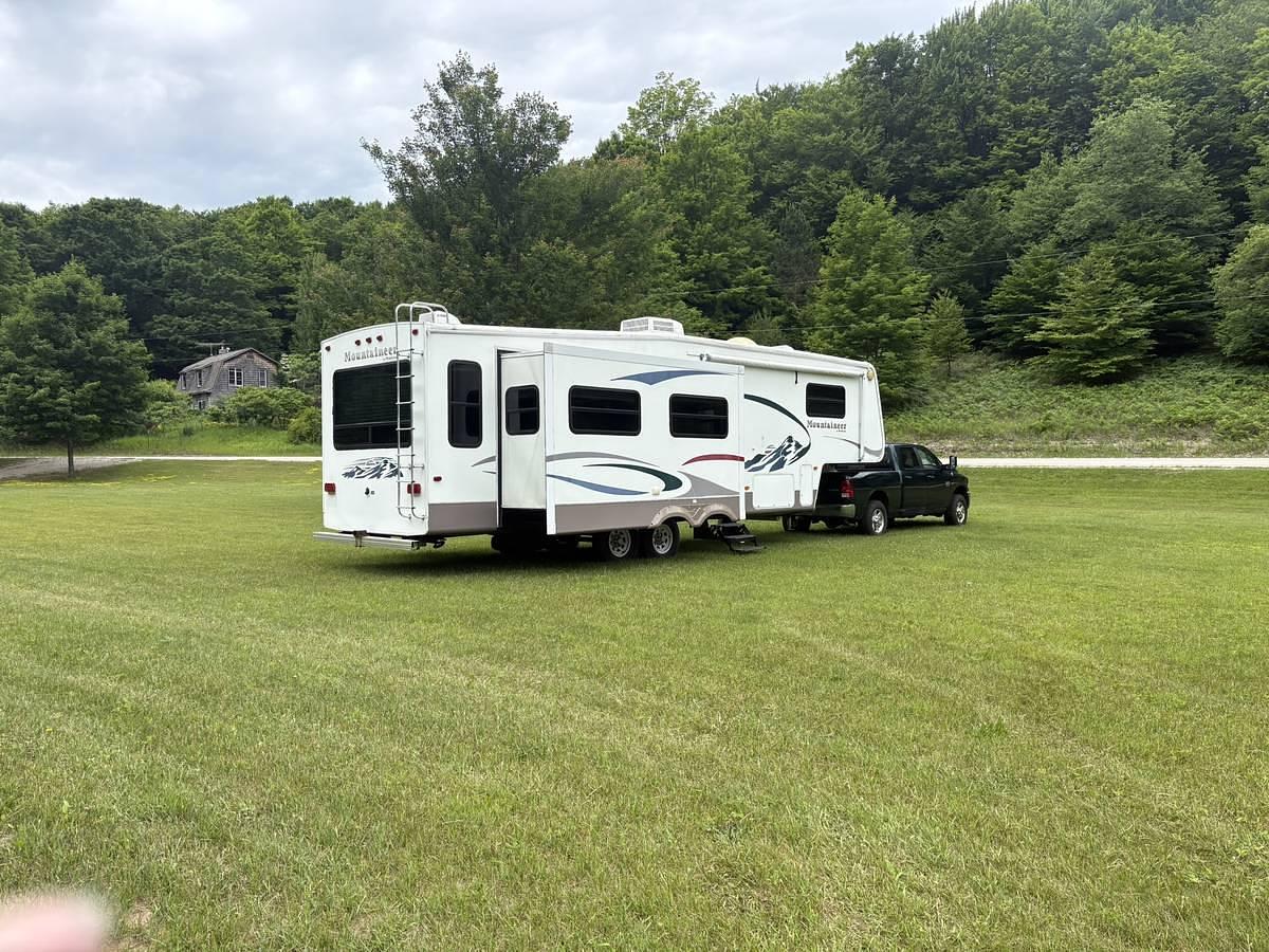 Used 2005 Keystone Fifth Wheel Trailer