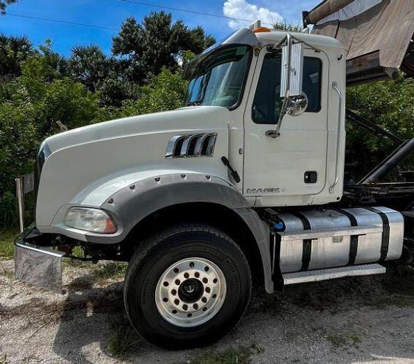 Used 2018 MACK GRANITE GU813