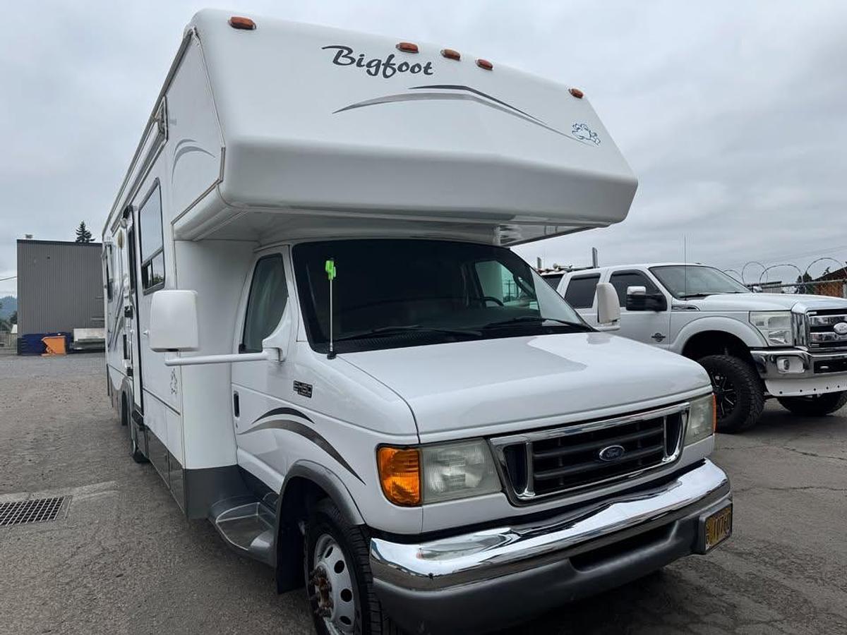 Used 2004 Bigfoot 30MH29SL Class C Motorhome