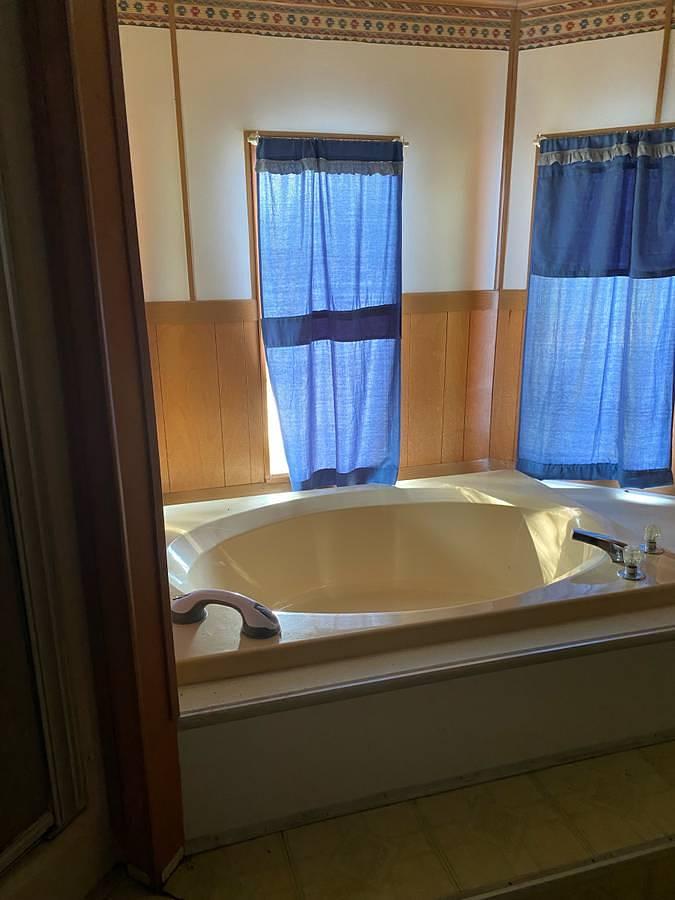 Used 1985 Mobile Home 18x75