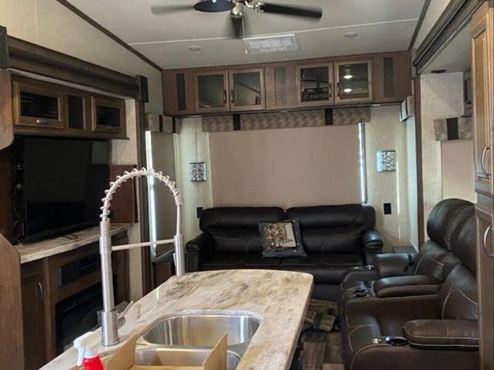 Used 2018 Forest River Sandpiper 378FB