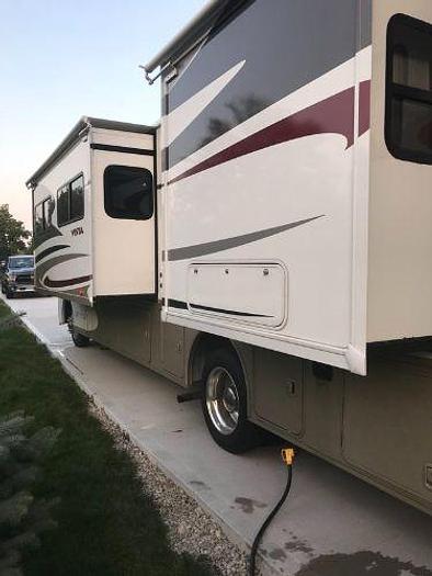 Used 2013 Winnebago Vista 35B