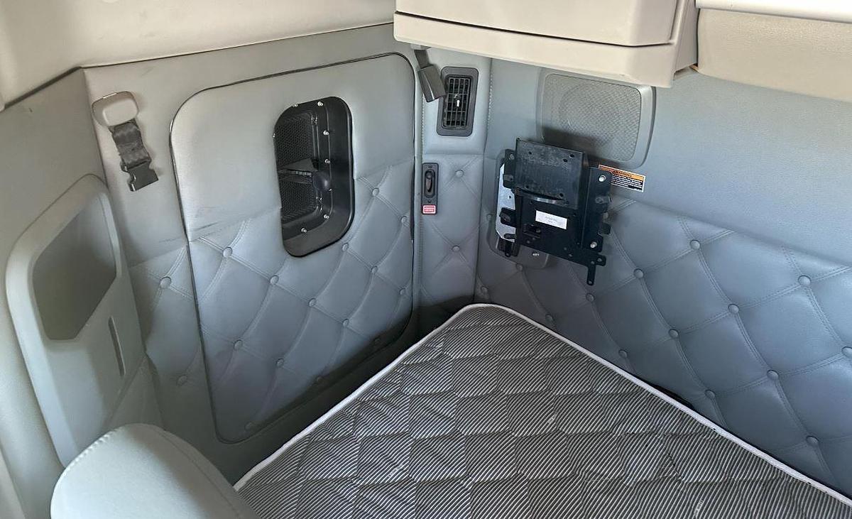 Used 2016 KENWORTH T880