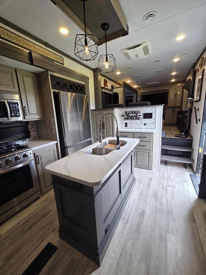 Used 2024 Keystone Alpine 3712KB
