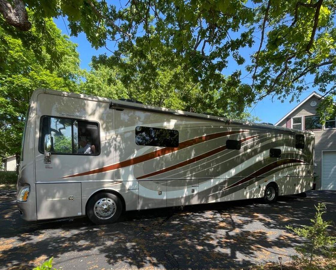Used 2015 Fleetwood Discovery 40E