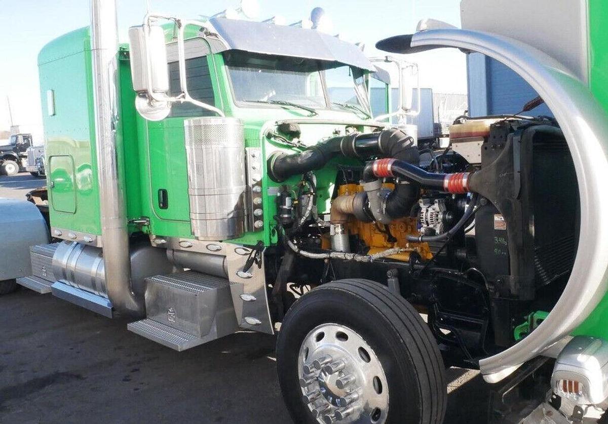 Used 2016 Peterbilt 389 Conventional Sleeper Semi