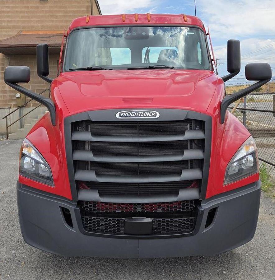 Used 2021 Freightliner Cascadia 116