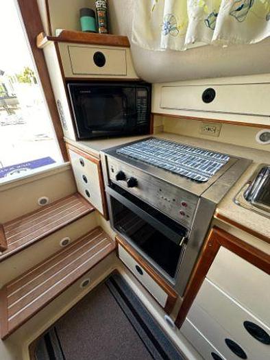 Used 2007 Albin Command Bridge 35