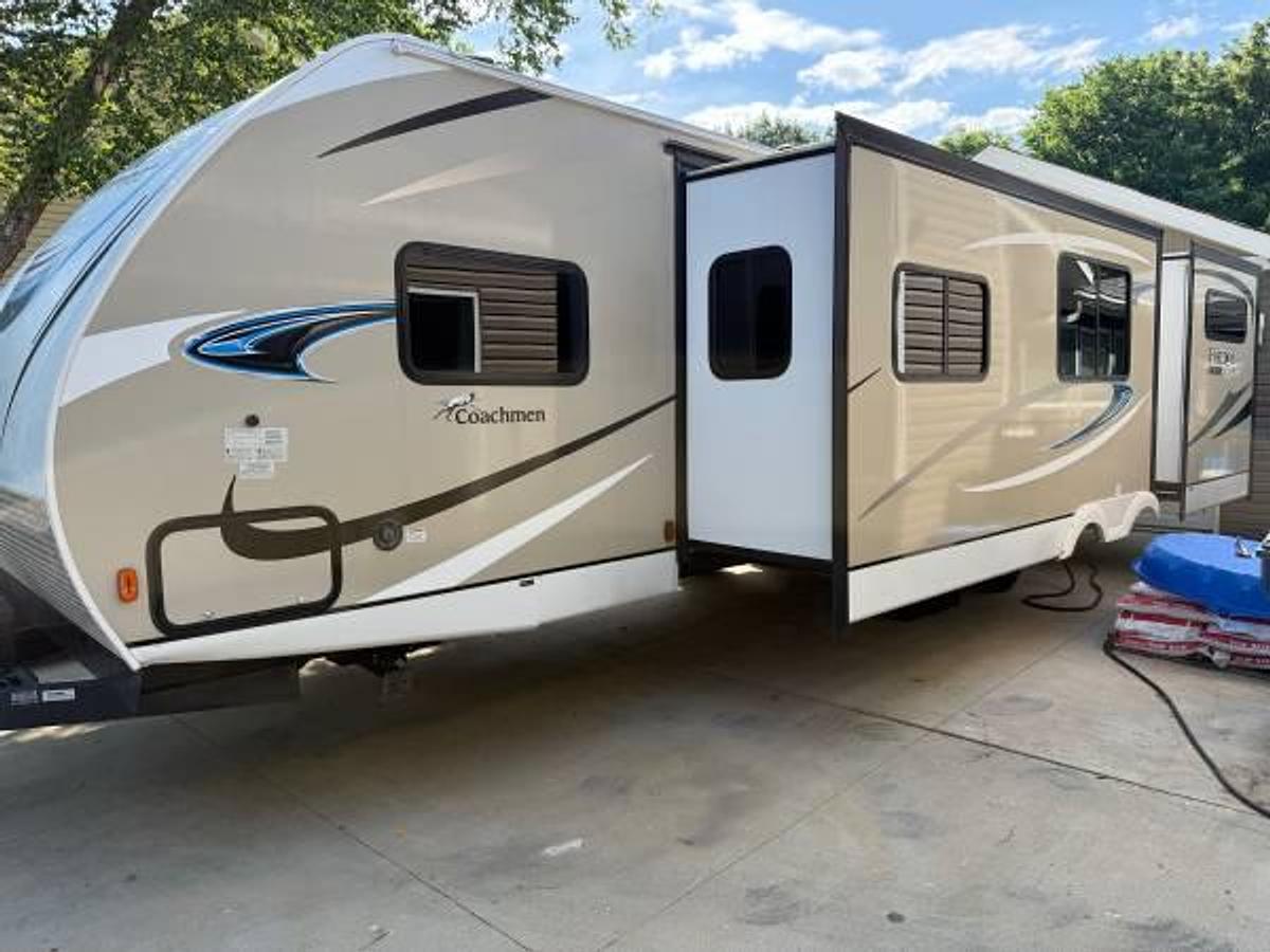 Used 2019 Coachmen Freedom Express