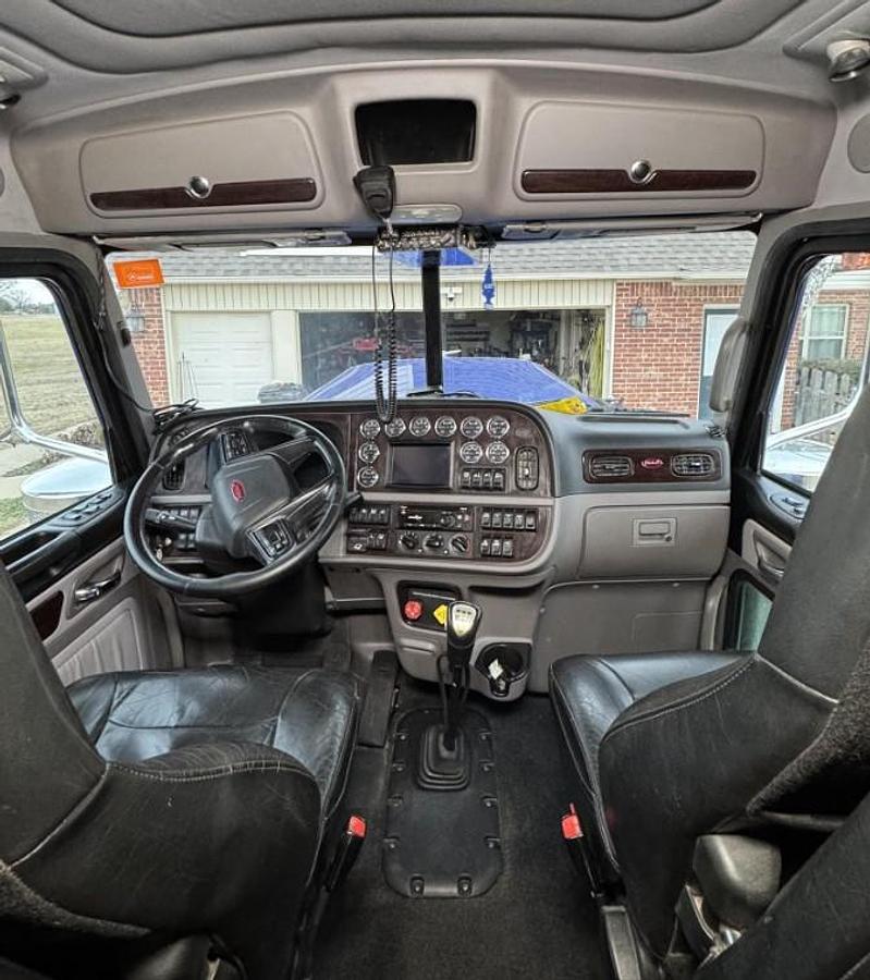 Used 2023 Peterbuilt 389 Sleeper Semi Truck