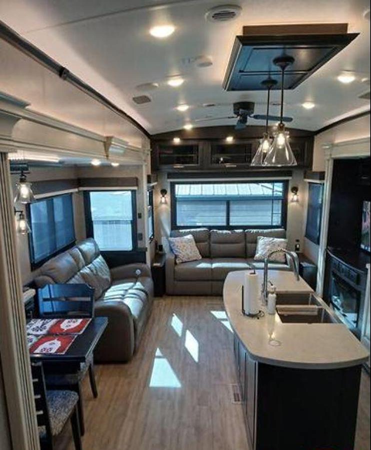 Used 2021 Jayco Pinnacle 36FBTS Fifth Wheel